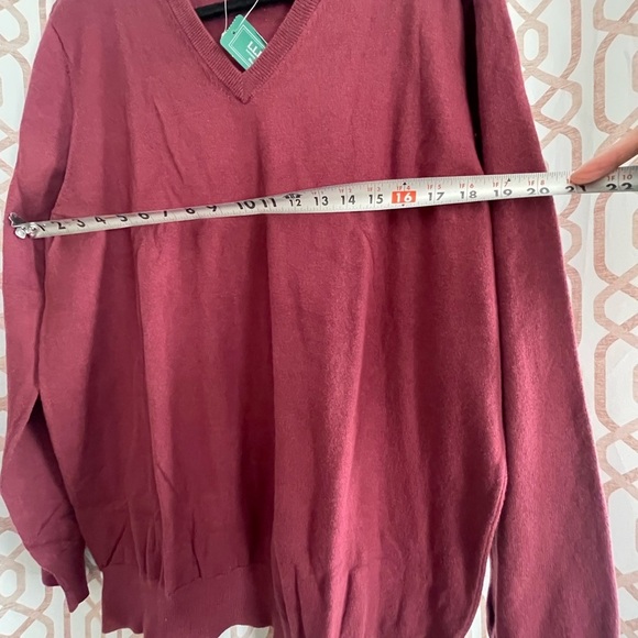 L.L. Bean Men's V-Neck Sweater - Burgundy - Picture 4 of 5